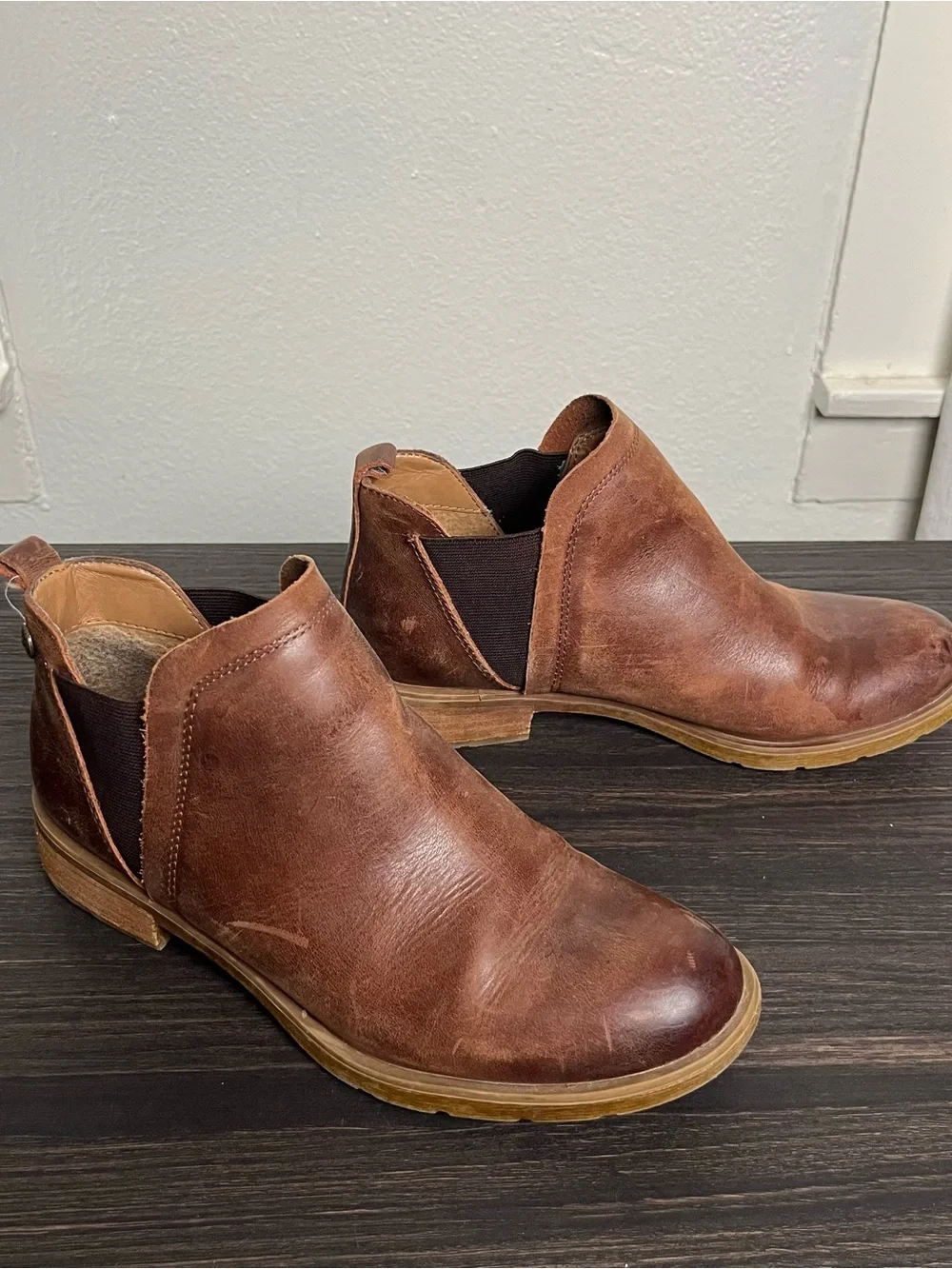 Sofft Bryanne brown leather Chelsea boots lowcut collar & stacked heel 7M